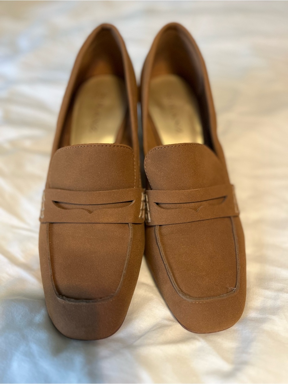 Women’s Classic Solanz Heeled Loafers in Tan Suede